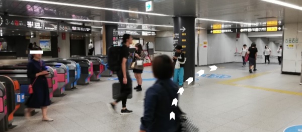 渋谷駅東横線、宮益坂中央改札からヒカリエ方面に向かうナビ