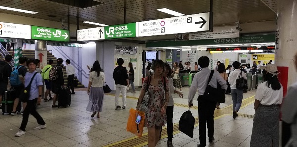 JR渋谷駅の中央改札前のスペース
