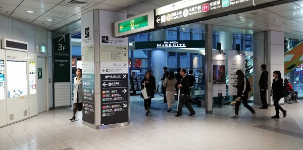 渋谷駅井の頭線のマークシティ内のエスカレーター