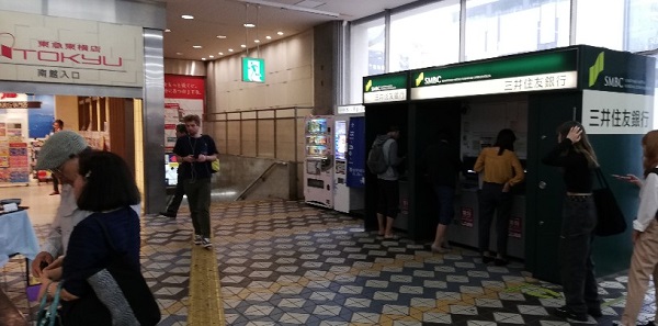 東急東横店内ATM前（JR渋谷駅中央改札前）
