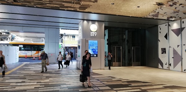 渋谷スクランブルスクエア1Fの渋谷スカイ専用エレベーター前