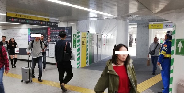 渋谷駅東口地下広場と半蔵門線の連絡通路