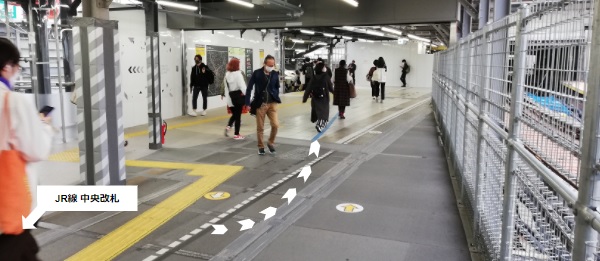 渋谷駅中央改札の裏手の通路