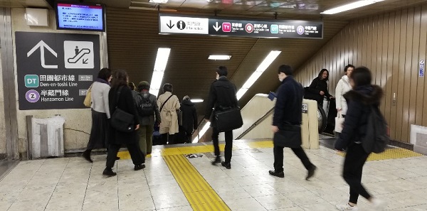 渋谷駅A8出口の地下通路