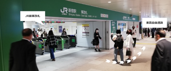 JR新宿駅東改札前