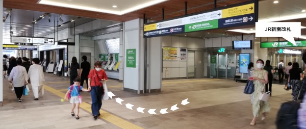JR新宿駅の新南改札前