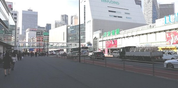 新宿駅甲州街道前
