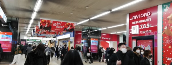 新宿駅ミロード前