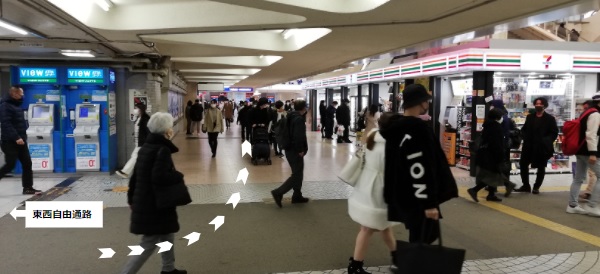 新宿駅、地下東西自由通路前