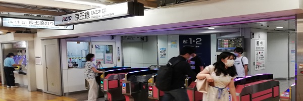 京王線新宿駅のルミネ口改札前