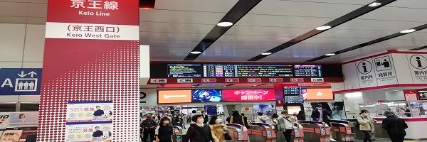 京王線新宿駅の西口改札前