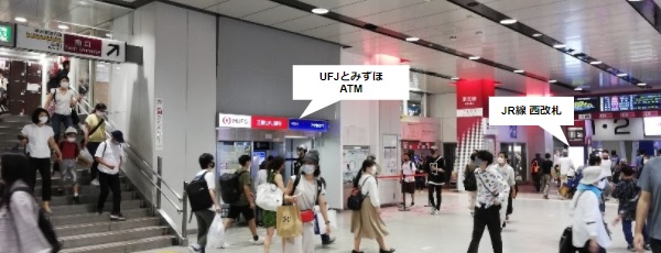 京王線新宿駅、西口改札近くのATM（みずほ、UFJ）