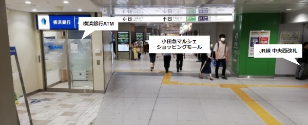 新宿駅JR中央西改札近くの横浜銀行ATM