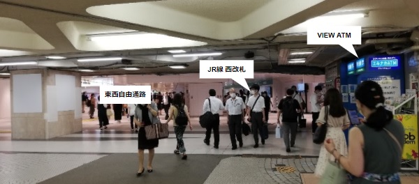 新宿駅JR西改札近くのATM