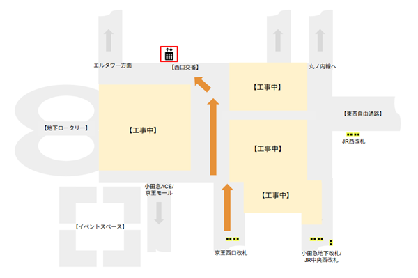 新宿駅京王線西口改札から西口交番へ向かう